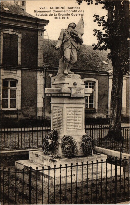 Carte postale ancienne Aubigné - Monument Commémoratif des Soldats de la Grande Guerre