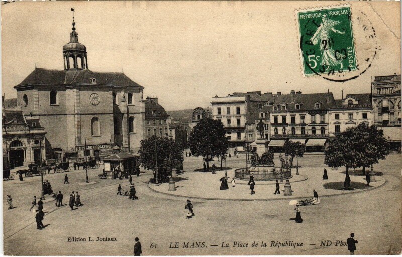 Carte postale ancienne Le Mans - La Place de la République au Mans