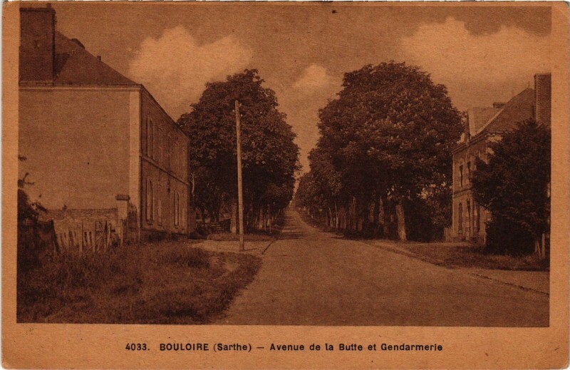 Carte postale ancienne Bouloire - Avenue de la Butte et Gendarmerie à Bouloire