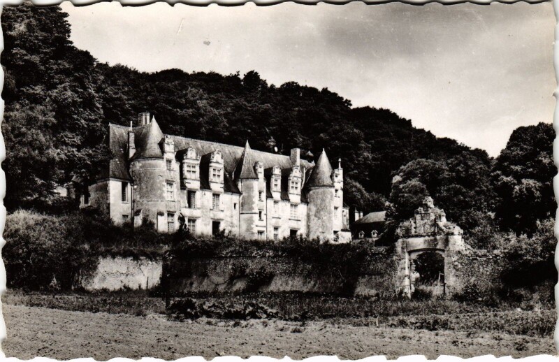 Carte postale ancienne Les Environs de La Chartre-sur-le-Loir - Chateau de Bénéhart à La Chartre-sur-le-Loir