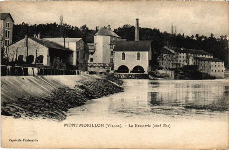 Carte postale ancienne Montmorillon - La Brasserie à Montmorillon