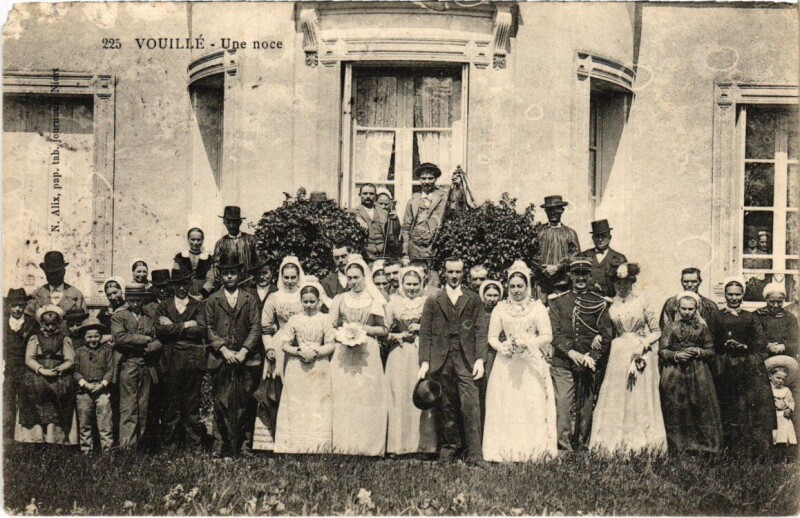 Carte postale ancienne Vouillé - Une noce à Vouillé