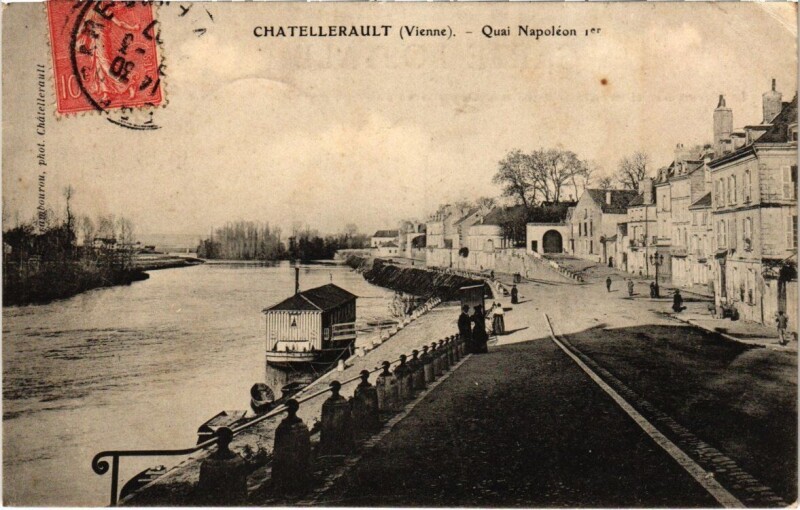 Carte postale ancienne Chatellerault - Quai Napoléon à Châtellerault