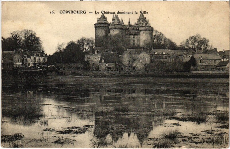 Carte postale ancienne Combourg - Le Chateau dominant la Ville à Combourg