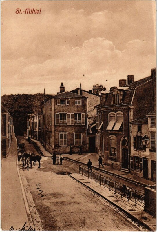 Carte postale ancienne Saint-Mihiel - Rue - Street Scene à Saint-Mihiel