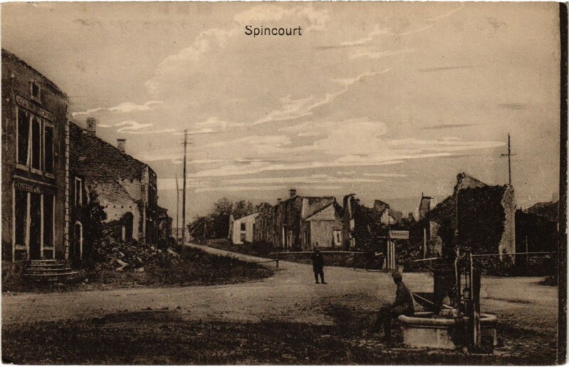 Carte postale ancienne Spincourt - Place - Square Scene - Ruines à Spincourt