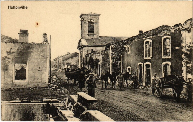 Carte postale ancienne Vigneulles-les-Hattonchatel - Rue - Strassenpartie - Ruines à Vigneulles-lès-Hattonchâtel