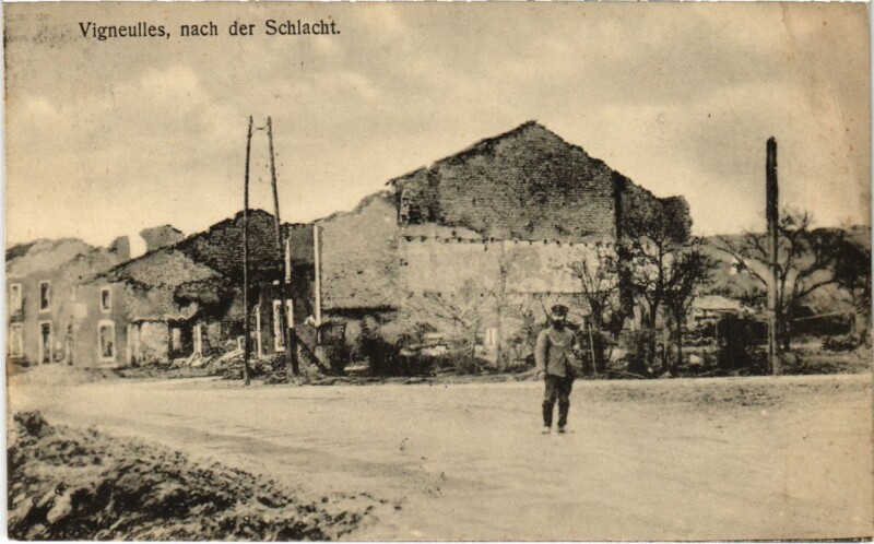 Carte postale ancienne Vigneulles-les-Hattonchatel - Nach der Schlacht - Rue - Ruines à Vigneulles-lès-Hattonchâtel