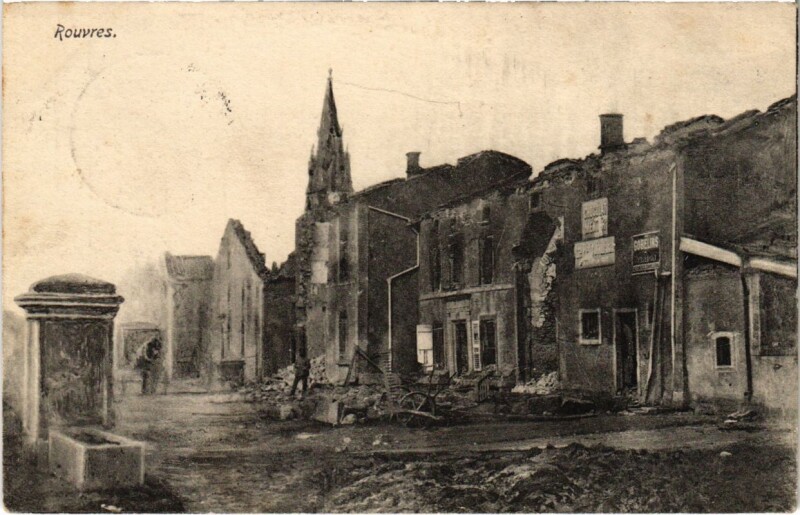 Carte postale ancienne Rouvres-en-Woevre - Rouvres - Town Scene - Ruines à Rouvres-en-Woëvre