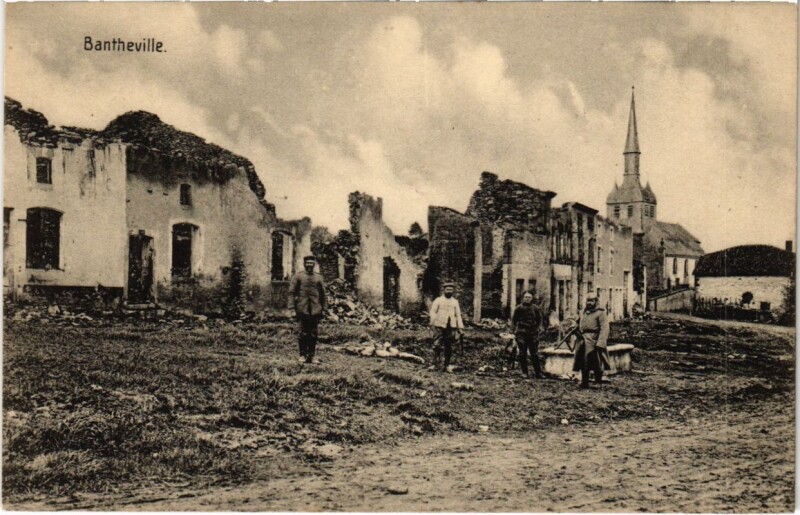 Carte postale ancienne Bantheville - Village Scene - Soldiers - Ruines à Bantheville