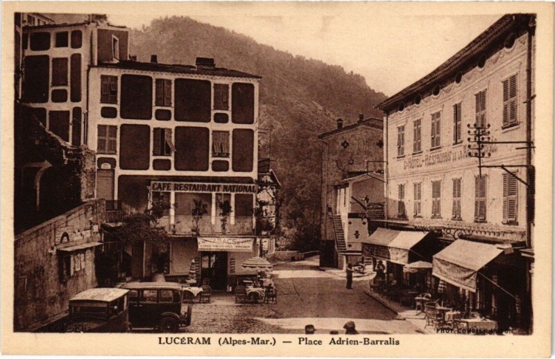 Carte postale ancienne Lucéram - Remparts et Portail à Lucéram