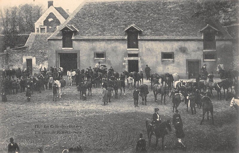 Carte postale ancienne La Celle Les Bordes Un Jour De Rendez Vous à La Celle-les-Bordes