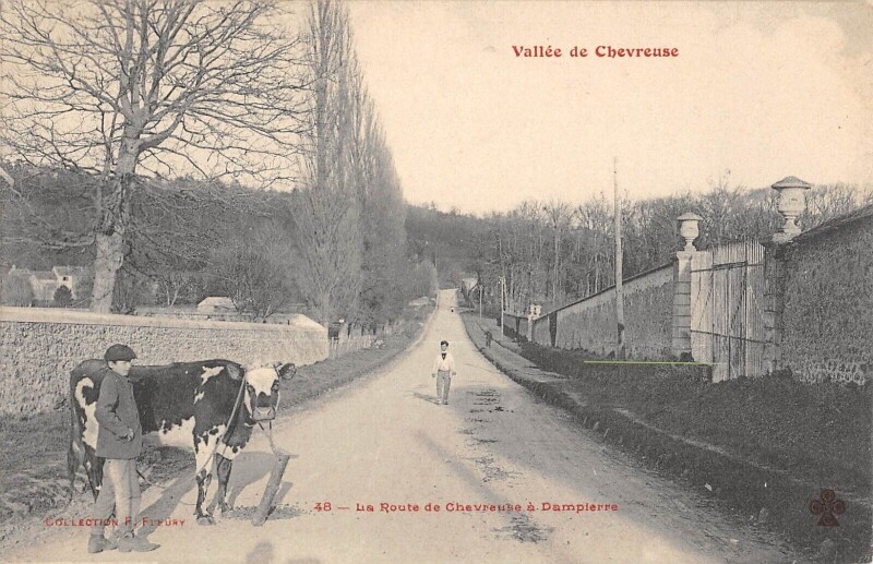 Carte postale ancienne Vallee De Chevreuse La Route De Chevreuse A Dampierre à Chevreuse