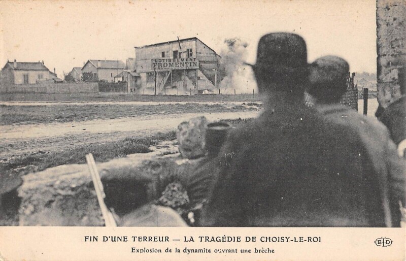Carte postale ancienne Tragedie De Choisy Le Roi Explosion De La Dynamite Ouvrant Une Breche à Choisy-le-Roi