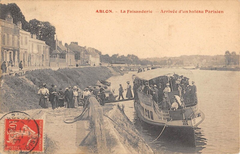Carte postale ancienne Ablon La Faisanderie Arrivee D'Un Bateau Parisien