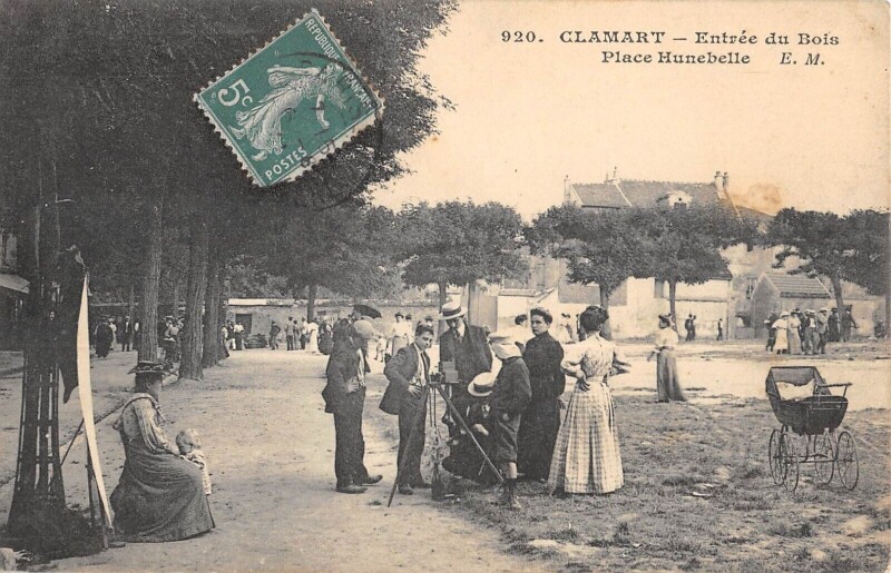 Carte postale ancienne Clamart Entree Du Bois Place Hunebelle à Clamart