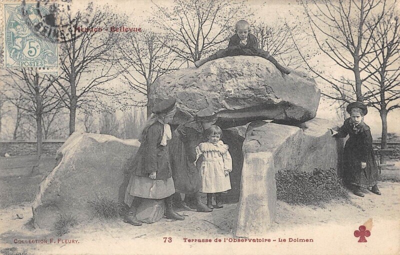 Carte postale ancienne Terrasse de l'Observatoire - Le Dolmen à Meudon