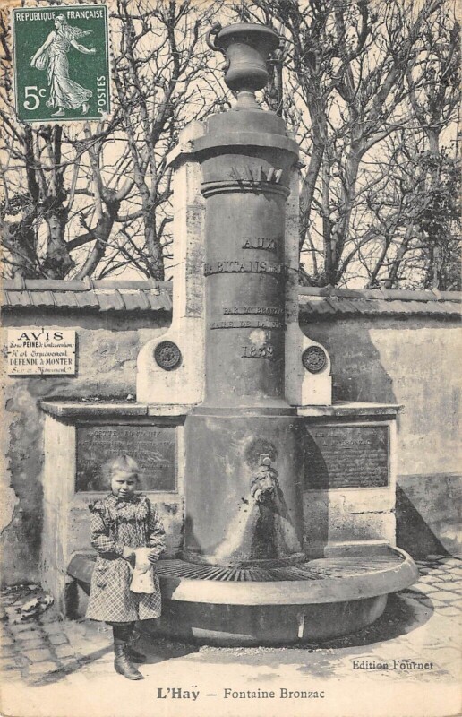 Carte postale ancienne L'Hay Fontaine Bronzac