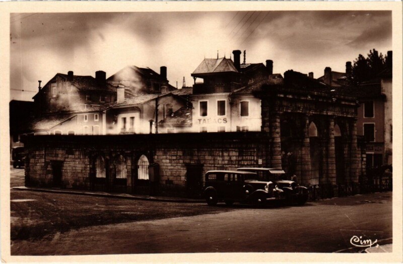Carte postale ancienne Dax - Fontaine Chaude à Dax