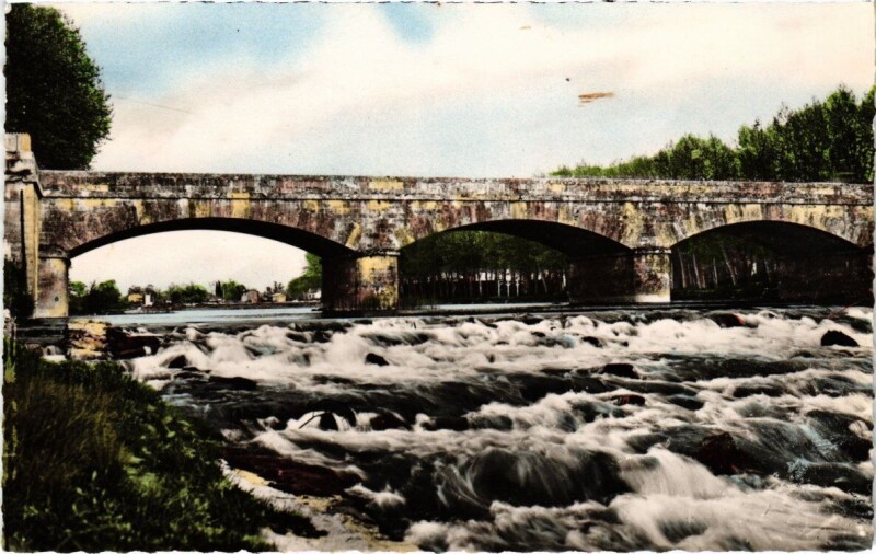 Carte postale ancienne Aire-sur-l'Adour - La Digue, le pont et les Arénes à Aire-sur-l'Adour