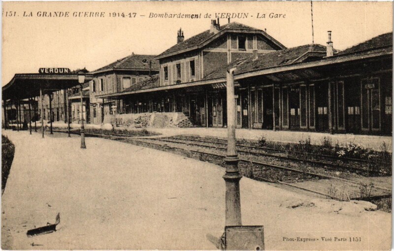 Carte postale ancienne Militaire Verdun - Bombardement - La Gare à Verdun
