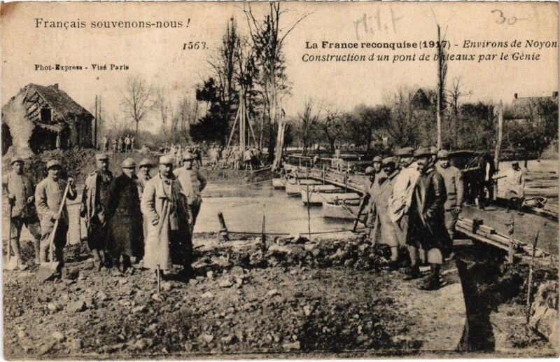 Carte postale ancienne Militaire - Env. de Noyon - Construction d'un pont à Noyon