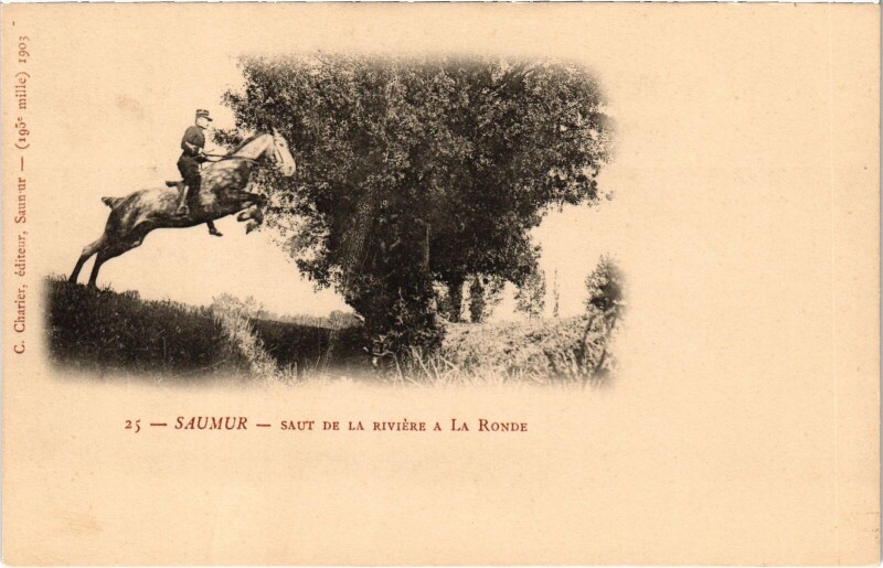 Carte postale ancienne Militaire - Saumur - Saut de la Riviere a La Ronde à Saumur