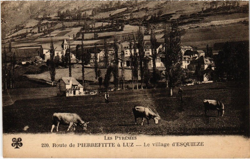 Carte postale ancienne Route de Pierrefitte a Luz - Le village d'Esquieze