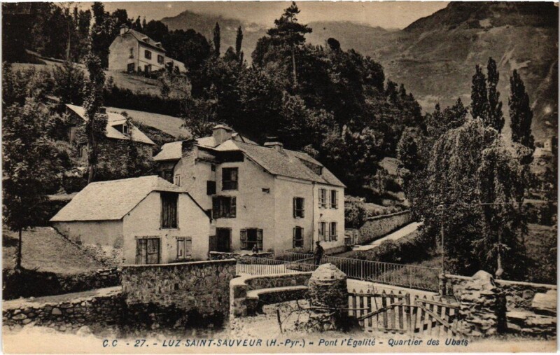 Carte postale ancienne Luz - Saint-Sauveur - Pont l'Egalité - Quartier des Ubats à Luz-Saint-Sauveur