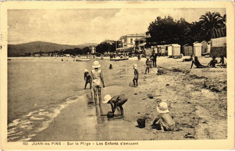 Carte postale ancienne Juan-Les Pins - Sur la Plage
