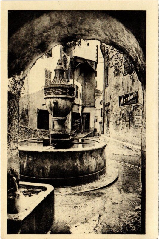 Carte postale ancienne Saint Paul - La Fontaine