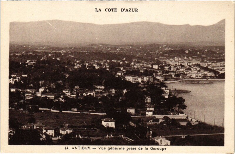 Carte postale ancienne Antibes - Vue générale prise de la Garoupe à Antibes