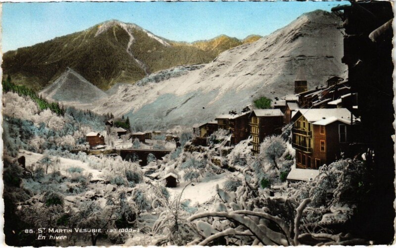 Carte postale ancienne Saint-Martin-Vesubie - Vue générale sous la neige à Saint-Martin-Vésubie