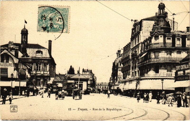 Carte postale ancienne Troyes - Rue de la République à Troyes