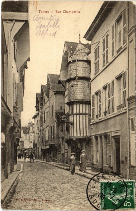 Carte postale ancienne Troyes - Rue Champeaux à Troyes