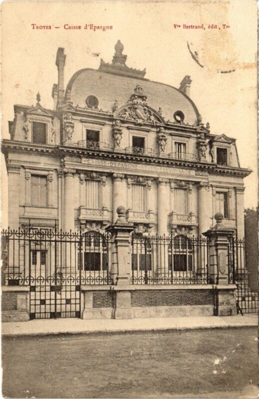 Carte postale ancienne Troyes - Caisse d'Epargne à Troyes