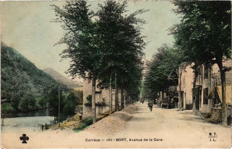 Carte postale ancienne Bort - Avenue de la Gare