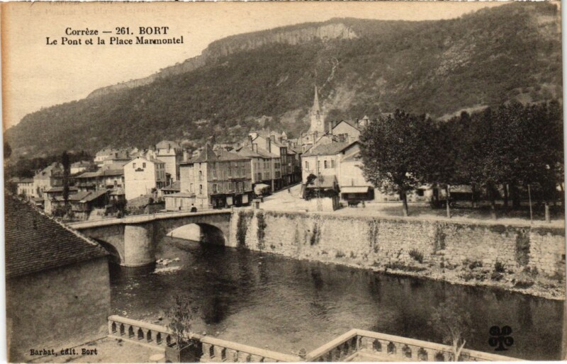 Carte postale ancienne Bort - Le Pont et la Place Marmontel