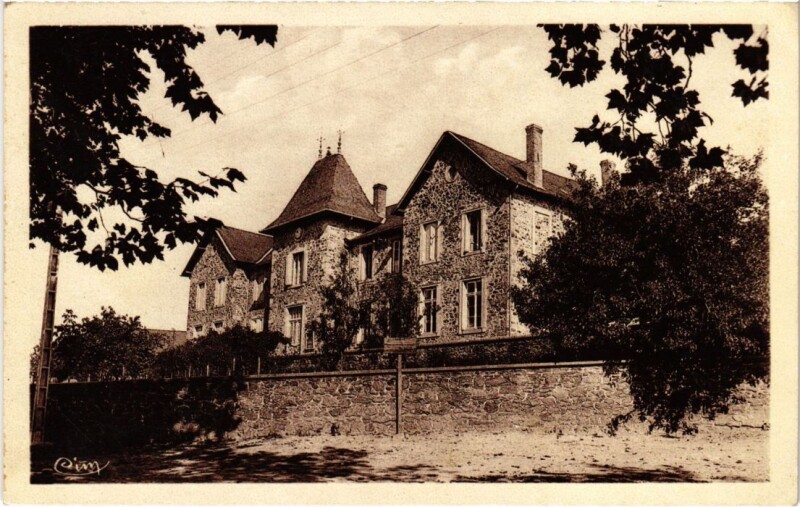 Carte postale ancienne Masseret - Le Groupe Scolaire à Masseret