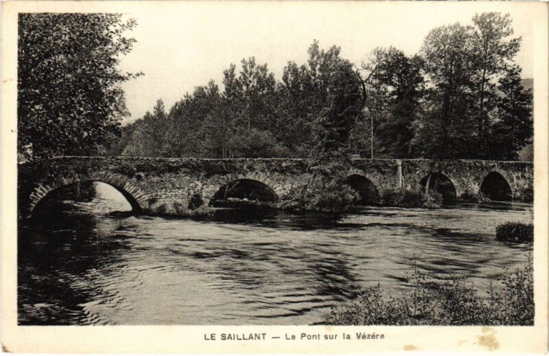 Carte postale ancienne Le Saillant - Le Pont sur la Vezere