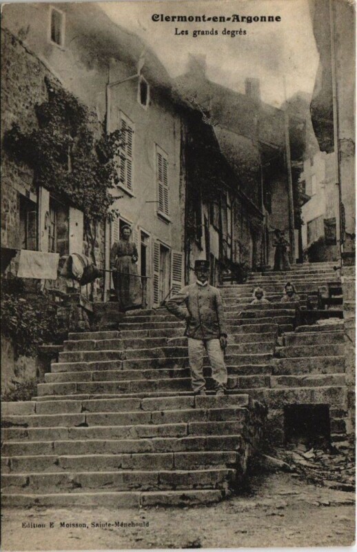 Carte postale ancienne Clermont-en-Argonne - Les grands degrés à Clermont-en-Argonne