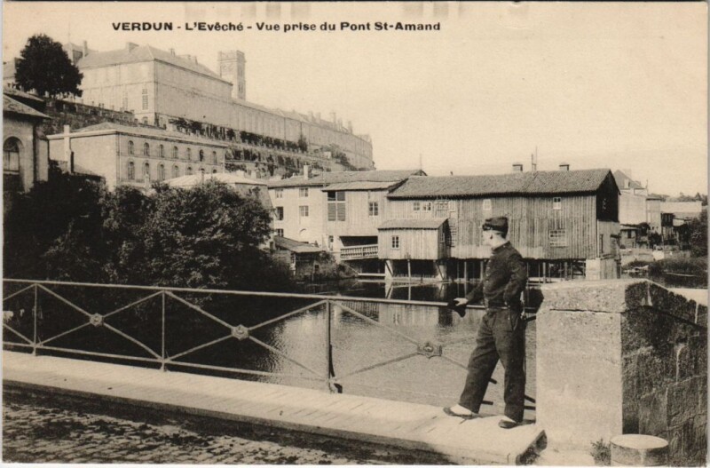 Carte postale ancienne Verdun - Vue prise du pont st - amand à Verdun