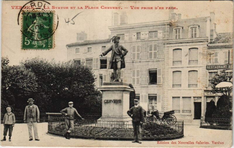 Carte postale ancienne Verdun - Vue prise d'en face à Verdun