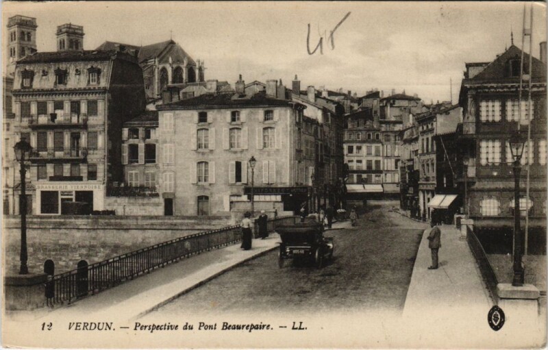 Carte postale ancienne Verdun - Perspective du pont beaurepaire à Verdun