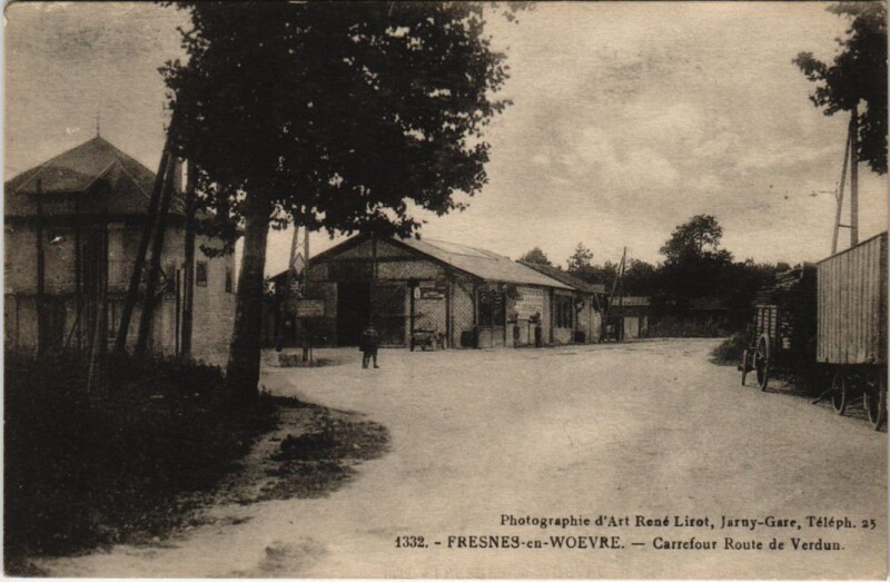 Carte postale ancienne Fresnes-en-woevre - Carrefour route de verdum à Fresnes-en-Woëvre