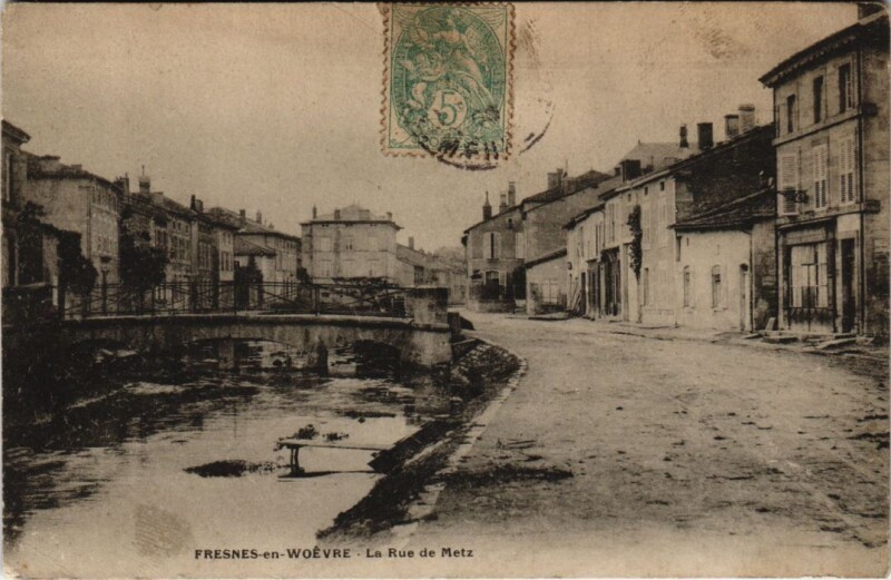 Carte postale ancienne Fresnes-en-woevre - La rue de metz à Fresnes-en-Woëvre