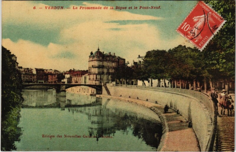 Carte postale ancienne Verdun - La promenade de la digue et le pont neuf à Verdun