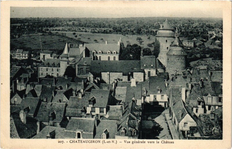 Carte postale ancienne Chateaugiron - Vue générale vers le Chateau à Châteaugiron