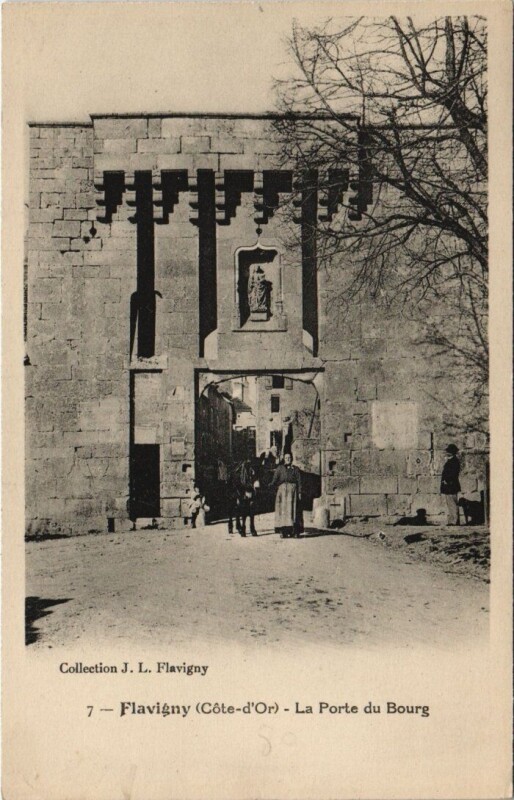 Carte postale ancienne Flavigny - La Porte du Bourg
