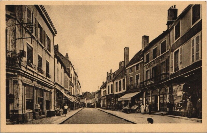 Carte postale ancienne Saulieu - La Rue du Marché à Saulieu